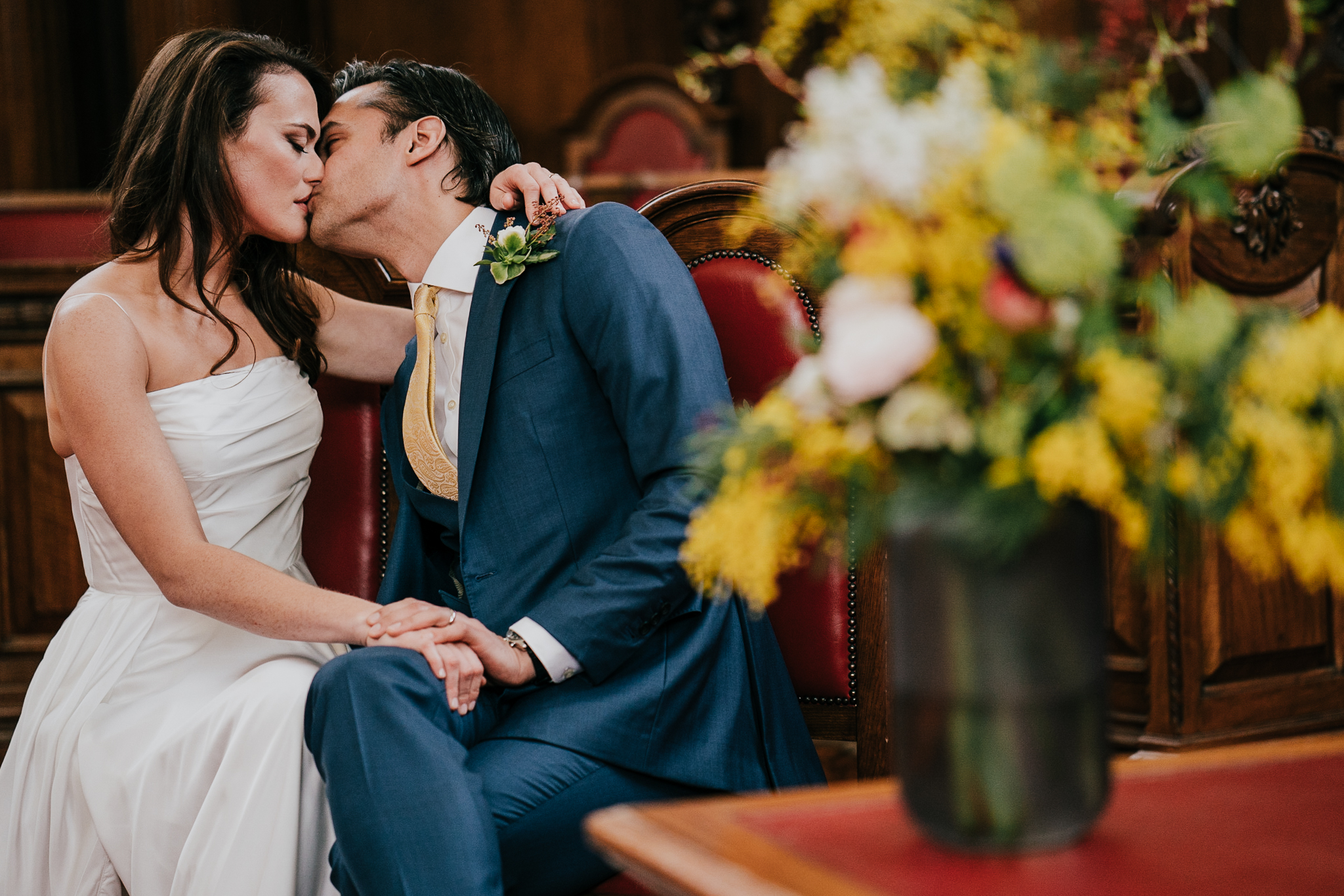 islington-town-hall-wedding-photographer-london 8 – Alan Law Photography kiss at islington town hall wedding