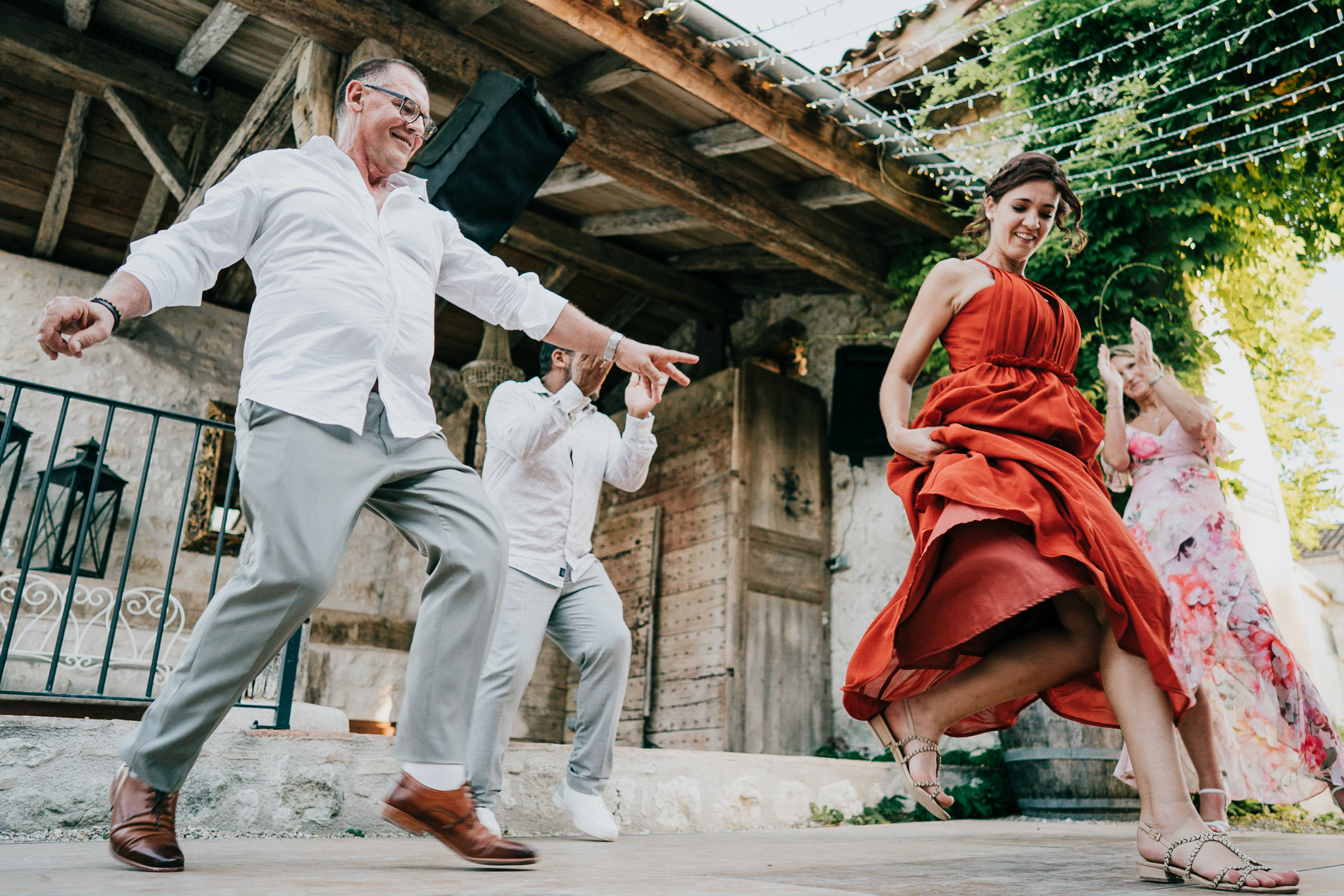 chateau-de-st-paul-wedding-photographer 2 – Alan Law Photography Outside dancing at Château de St Paul, with the bride's sister dancing with her Dad.