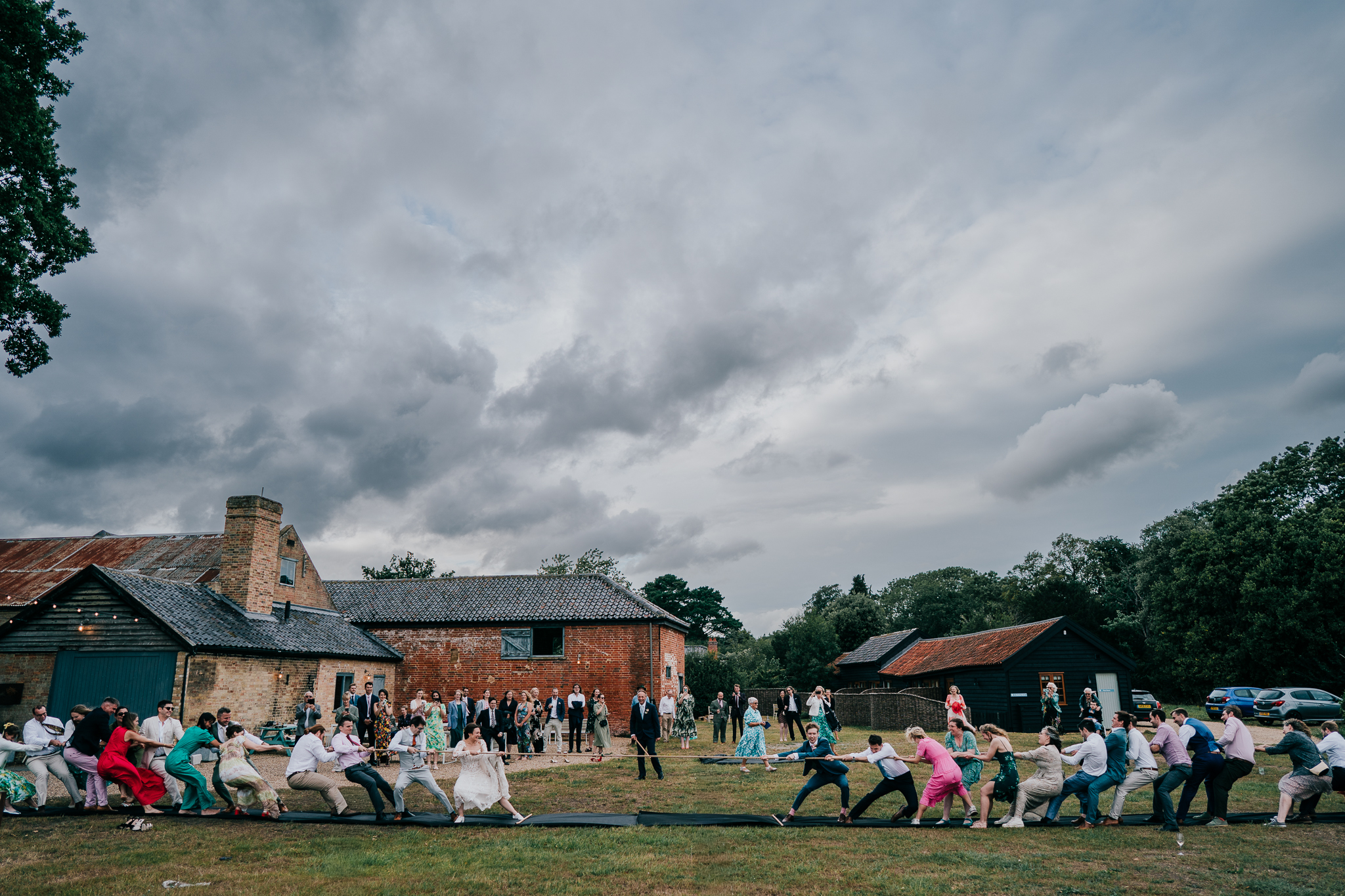 henham-park-wedding-photographer 8 – Alan Law Photography A wide shot of the mammoth tug-of-war at Bryony & Ben's wedding at Henham Park
